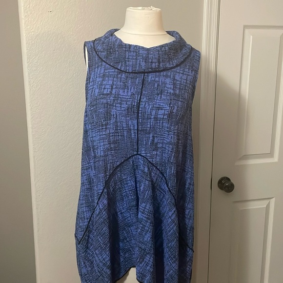 Lagenlook, artsy, asymmetrical tunic. Blue black pattern cowl neck sleeveless. - Picture 1 of 12